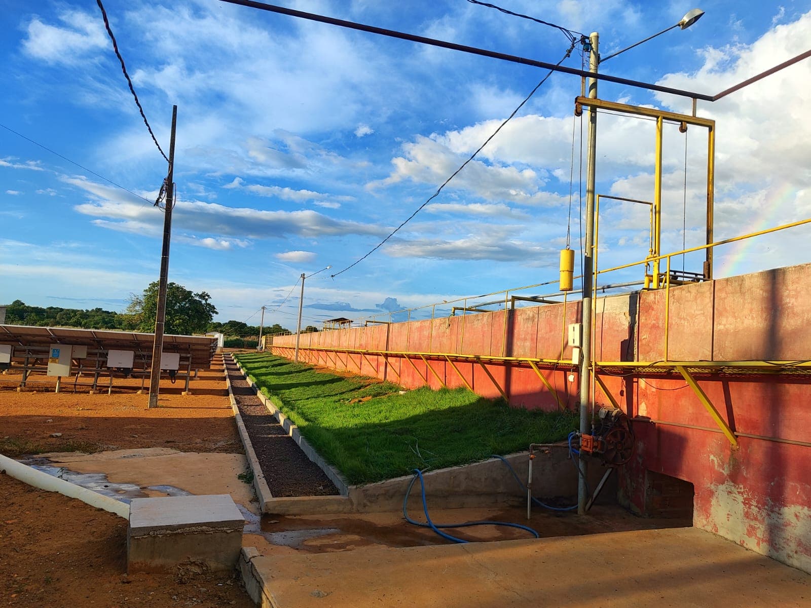 Usina fotovoltaica nas instalações do Frigorífico MR